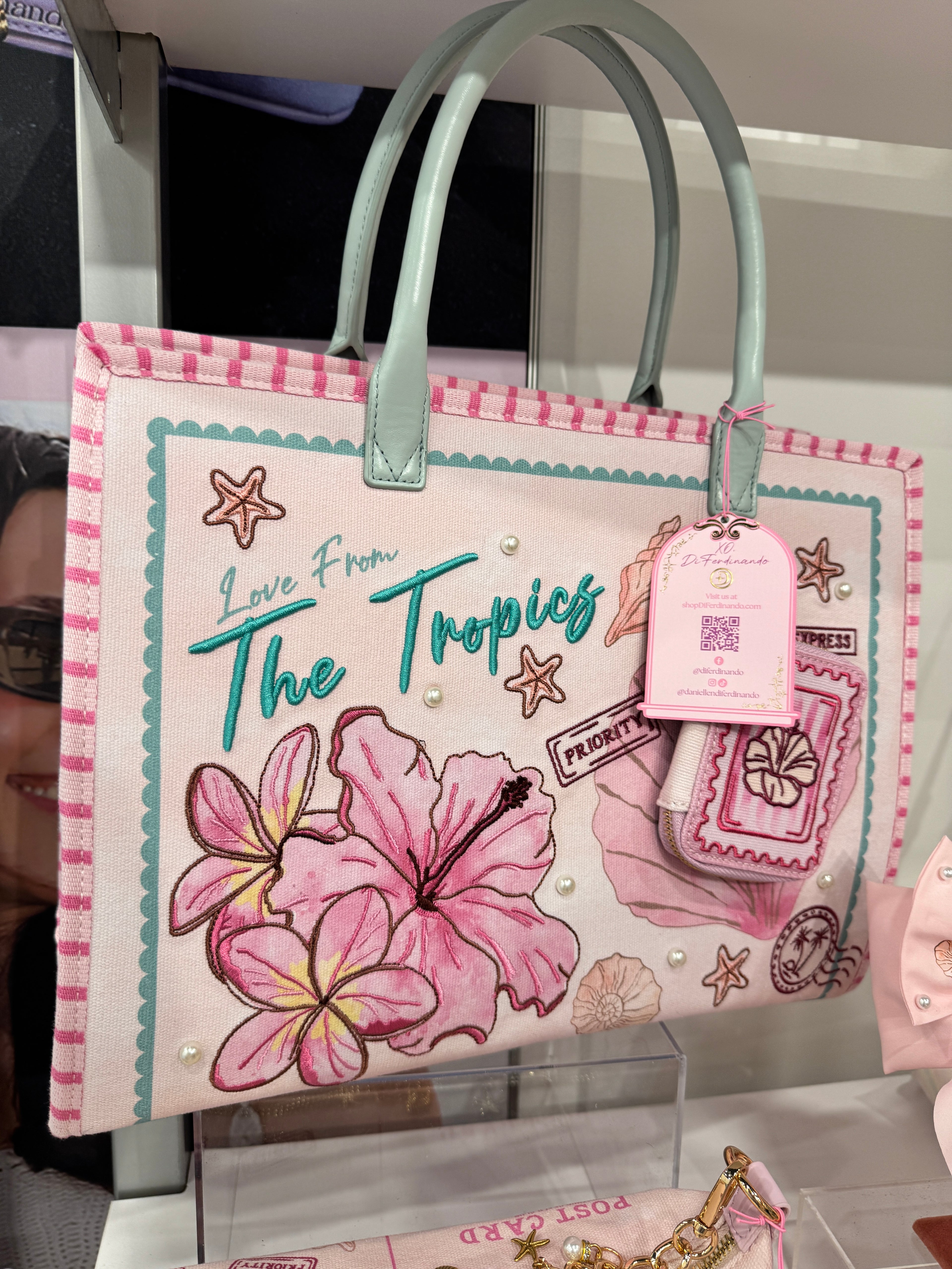 The Tropics Tote ￼
