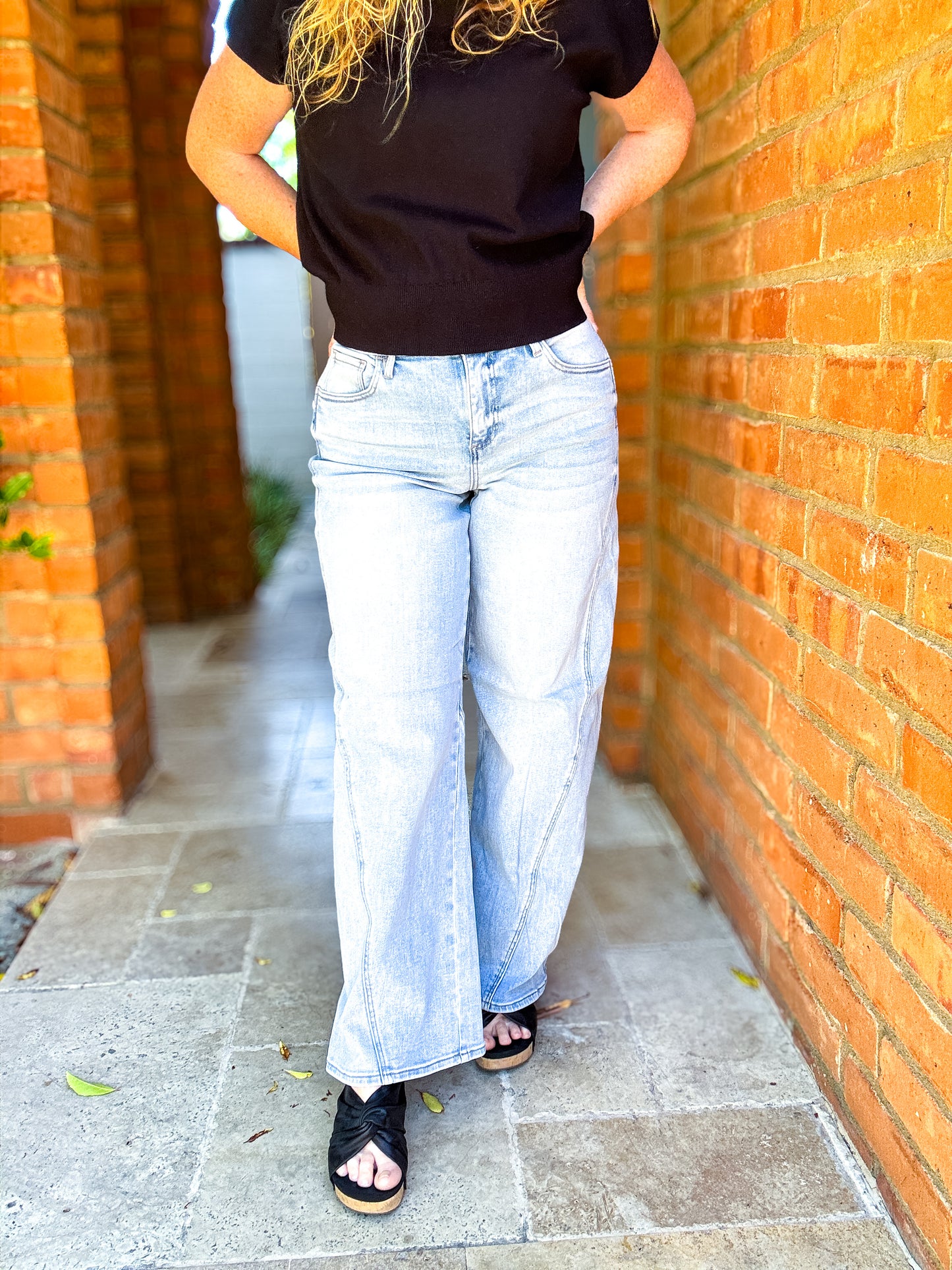 Lely Mid Rise Fit Barrel Jeans by Risen