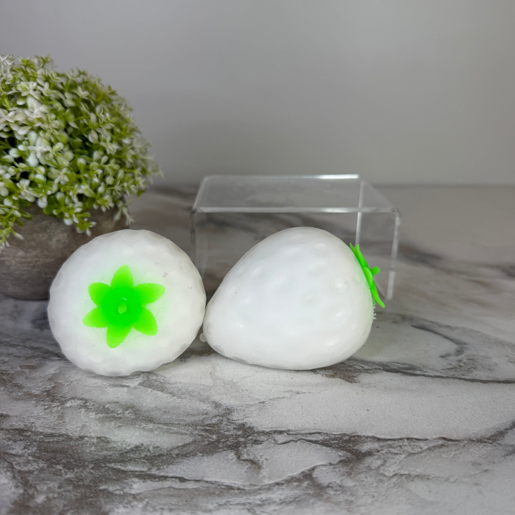 Squishy Toy - Sunlight Color Changing Strawberry