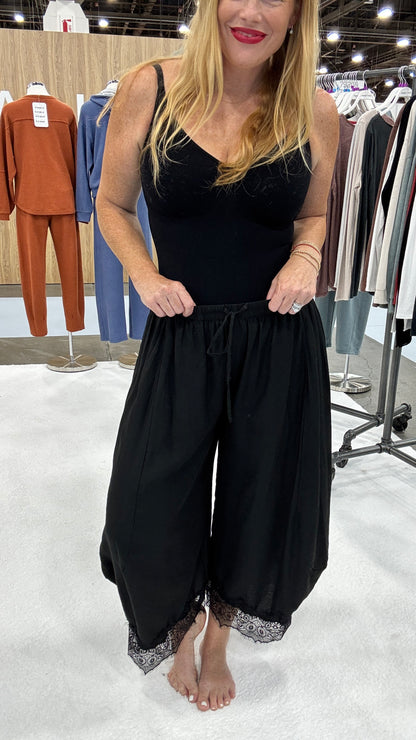 THE Pant with Lace Detail *PREORDER*