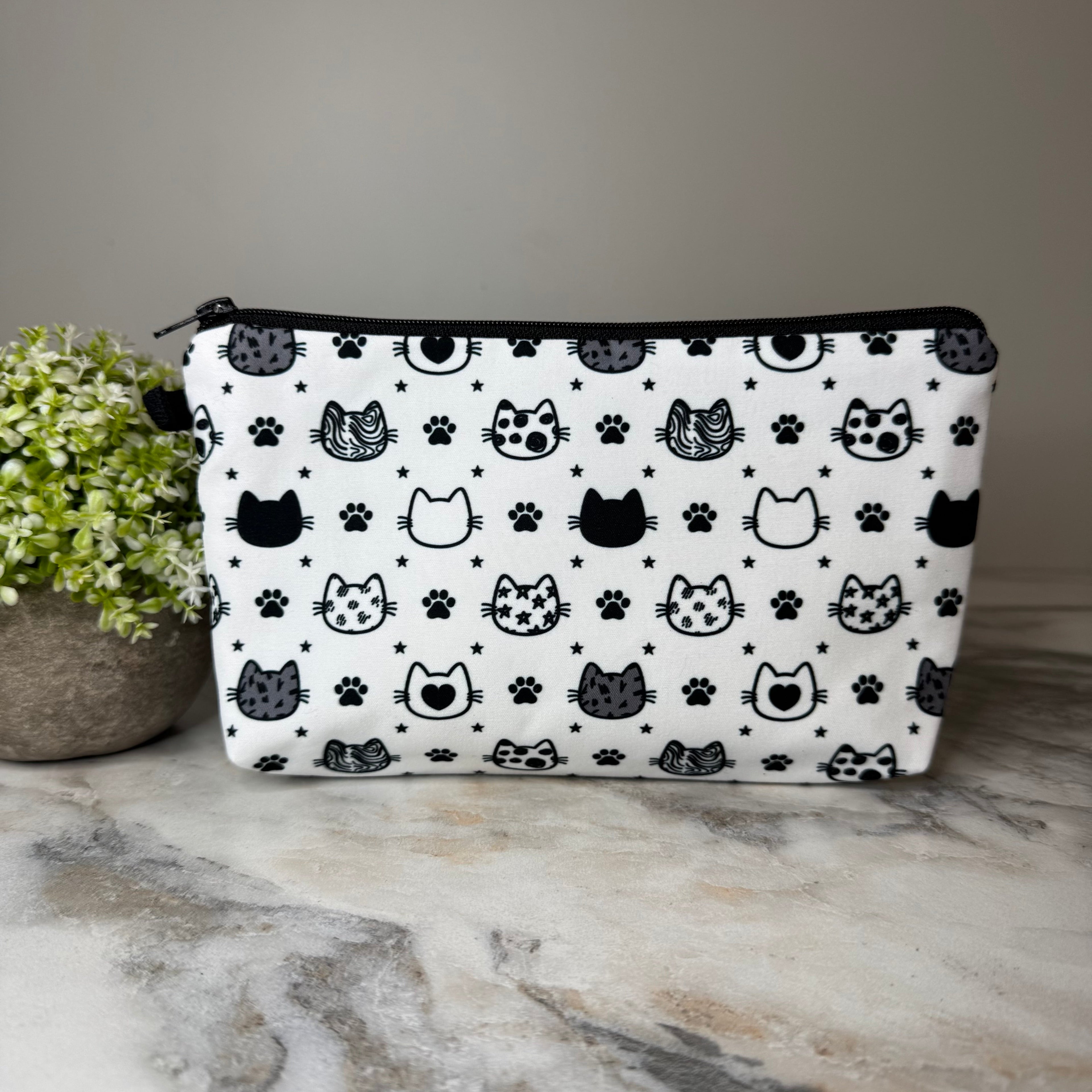 Pouch - Cats, Black & White Heads