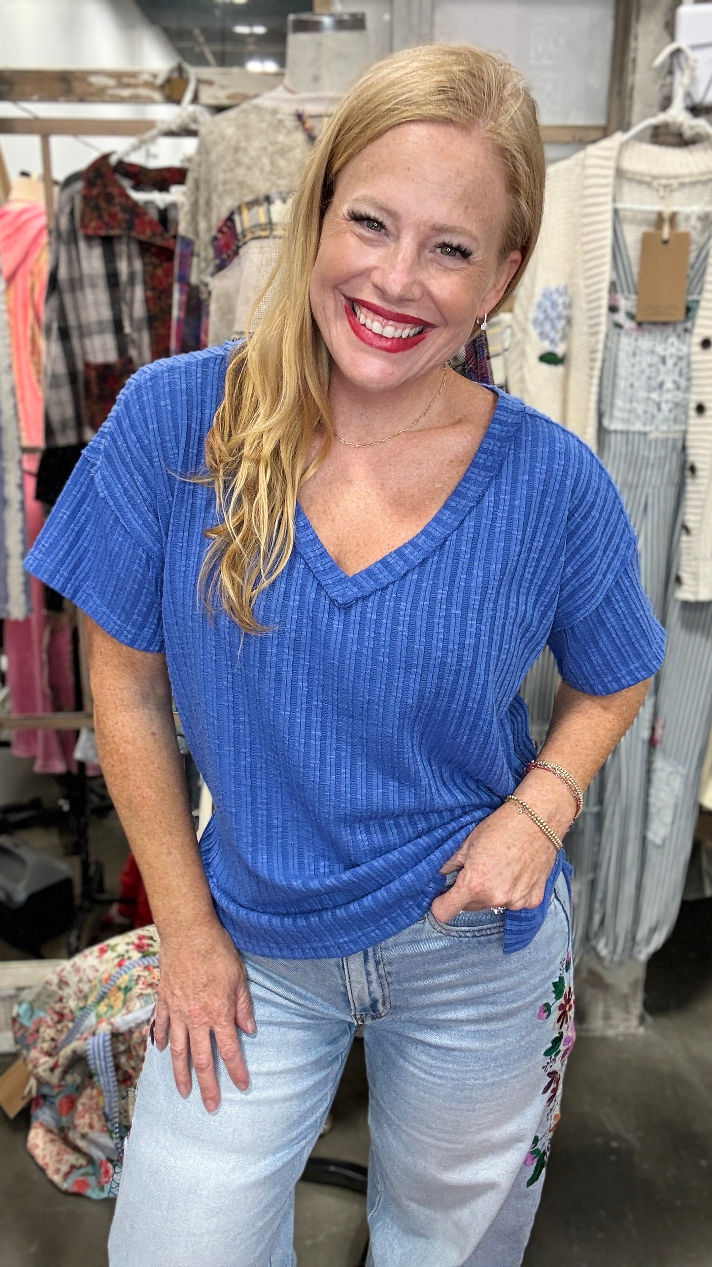 POL Easy V-Neck Textured Top