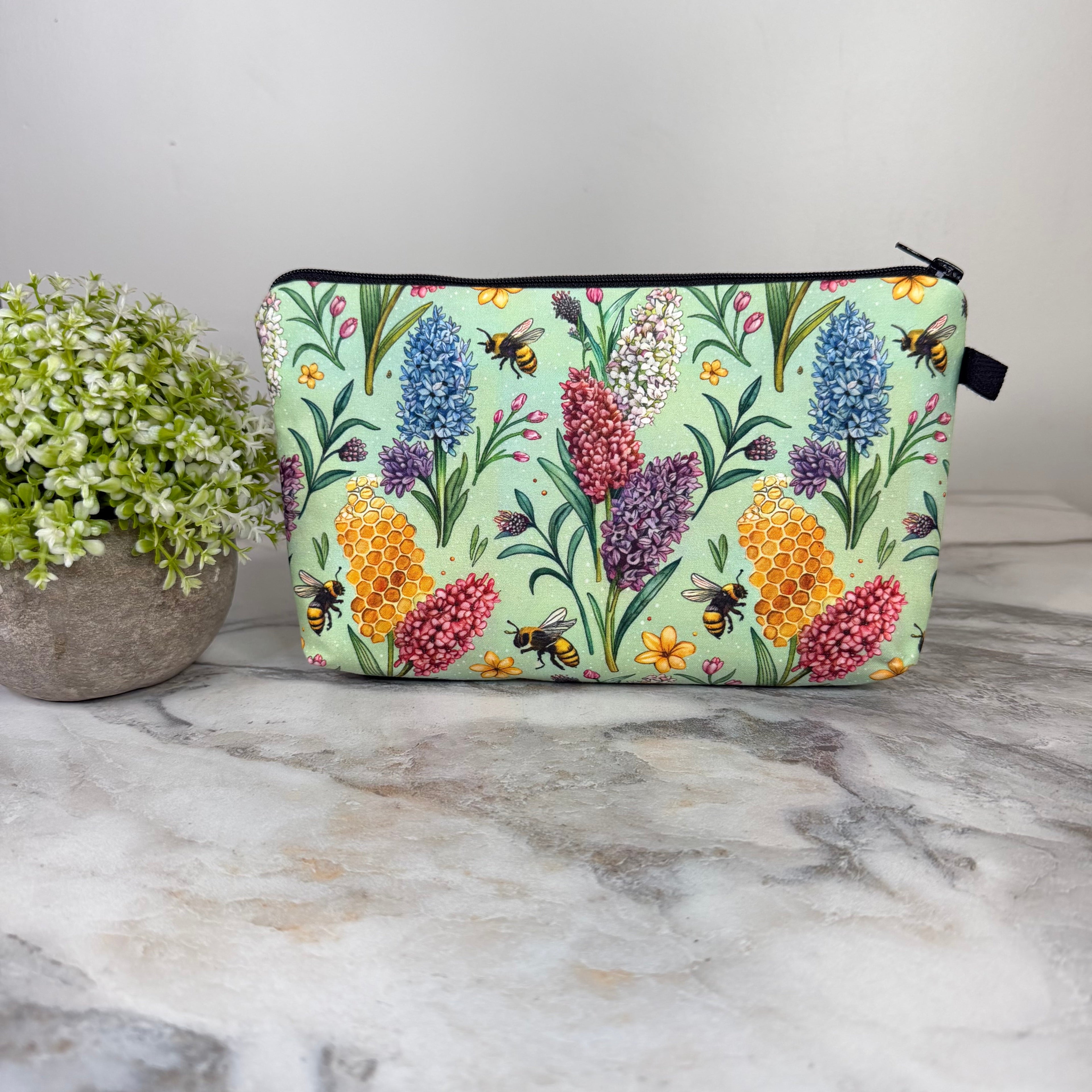 Pouch - Bees Hydrangea on Mint