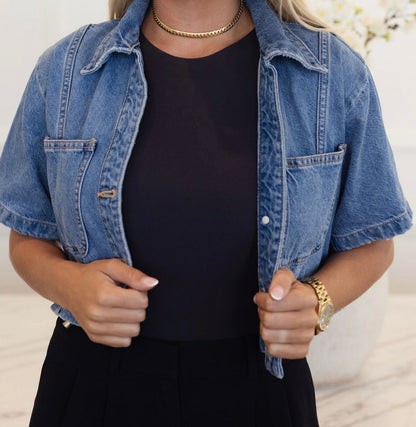 THIN SHINY GOLD NECKLACE