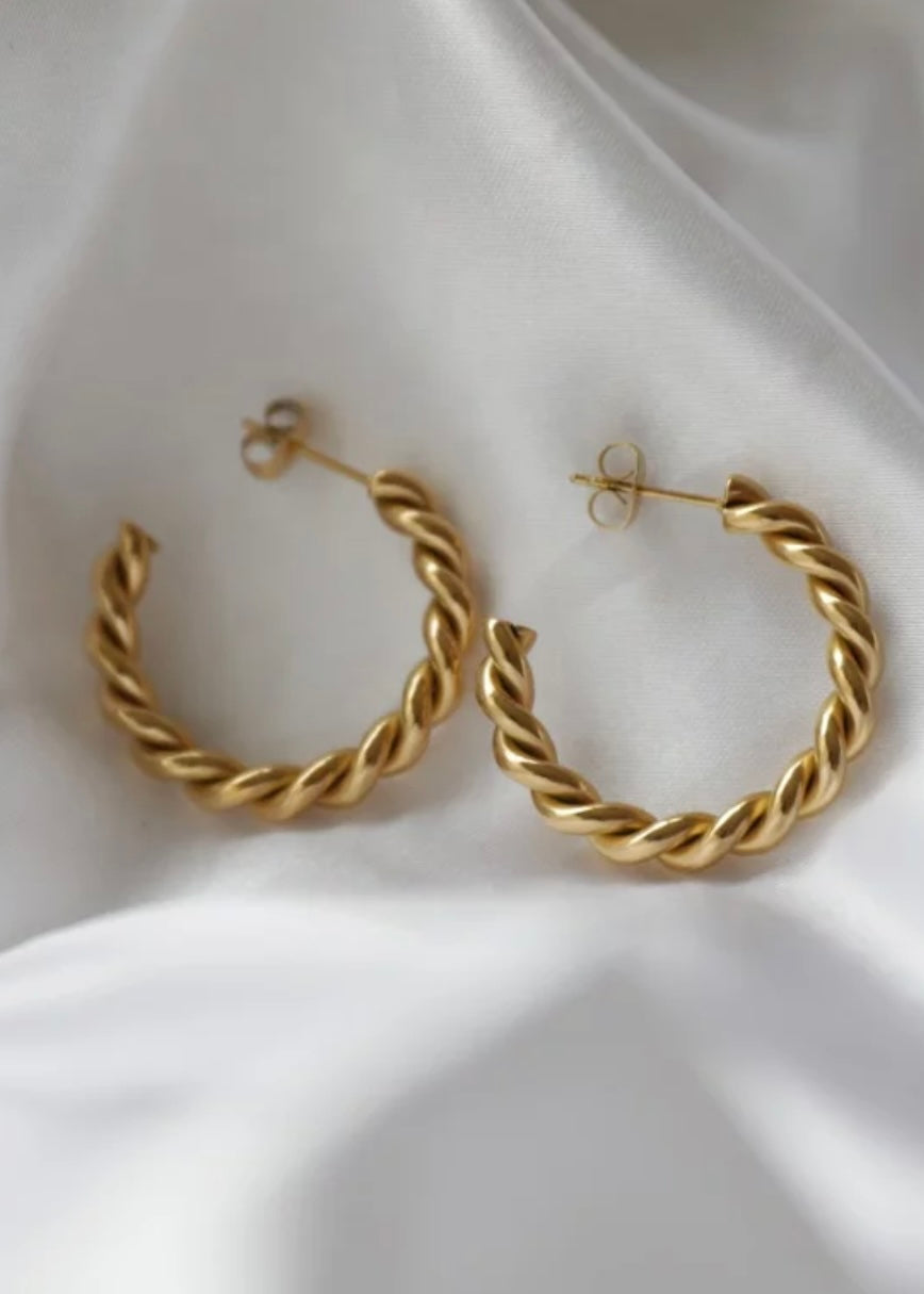 GOLD MEDIUM TWIST HOOPS