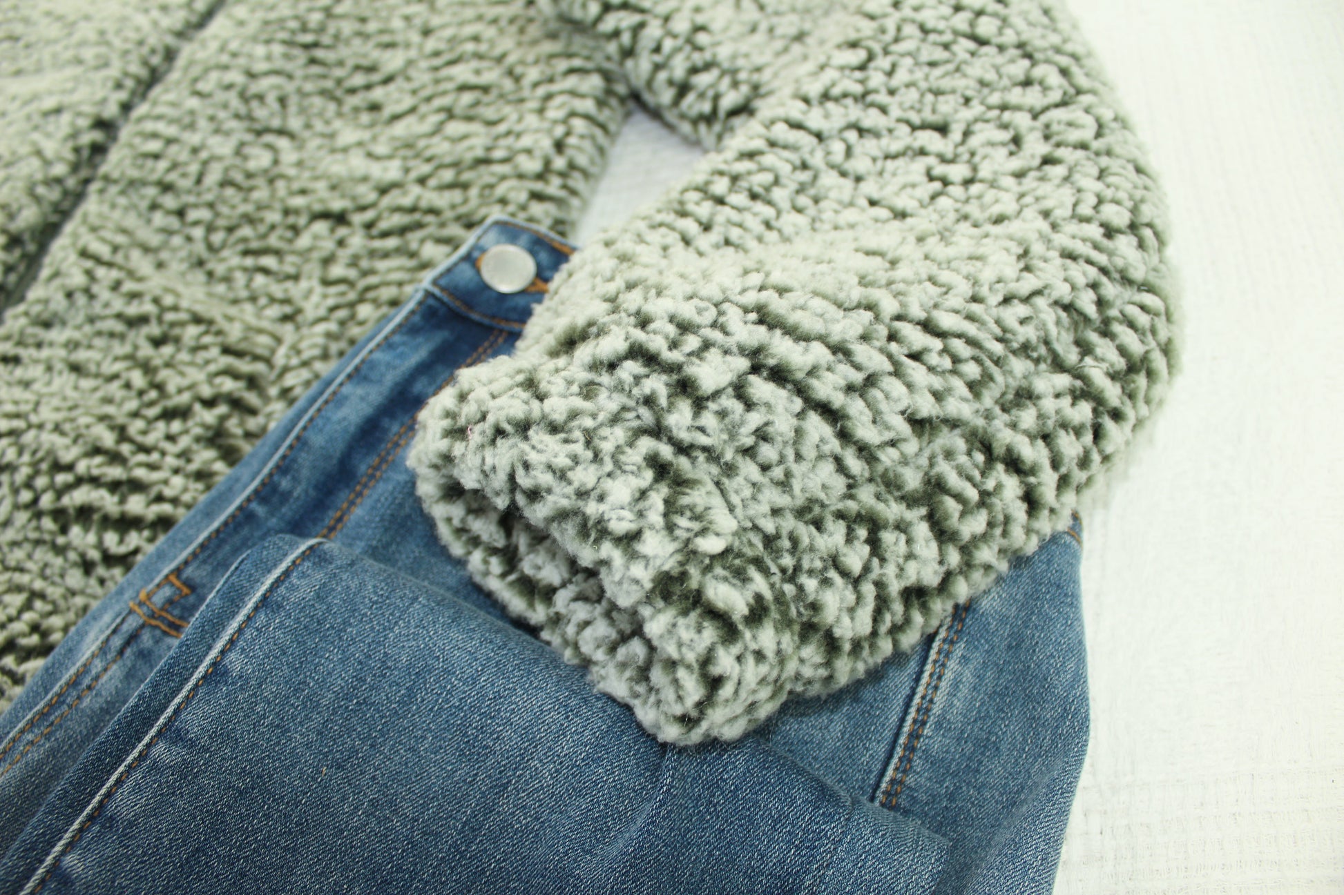 Two Tone Fullzip Sherpa - Olive and White