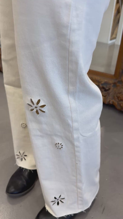 Anniewear Floral Cutout Jeans